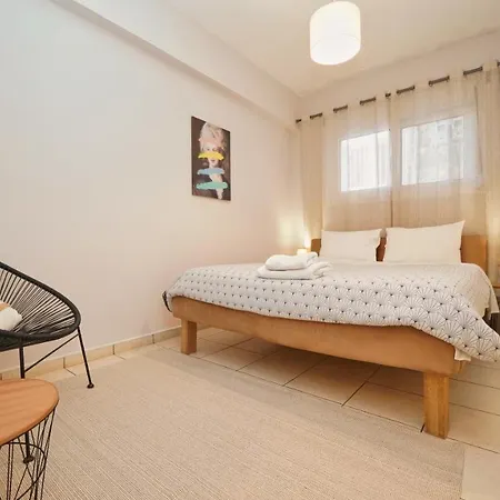 Tzofa's Daire Ermioni